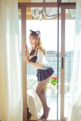 小受在公交车被八个男人强